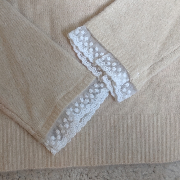 Zara cream knit sweater with lace trim. - Picture 3 of 4